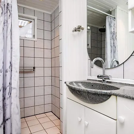 Three-bedroom Holiday In 16 Blokhus