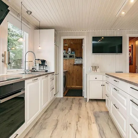 Three-bedroom Holiday In 16 Blokhus