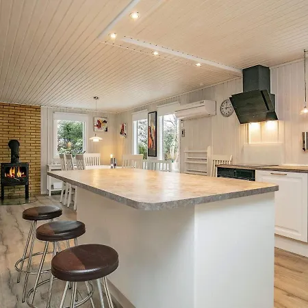 Three-bedroom Holiday In 16 Prázdninový dům *