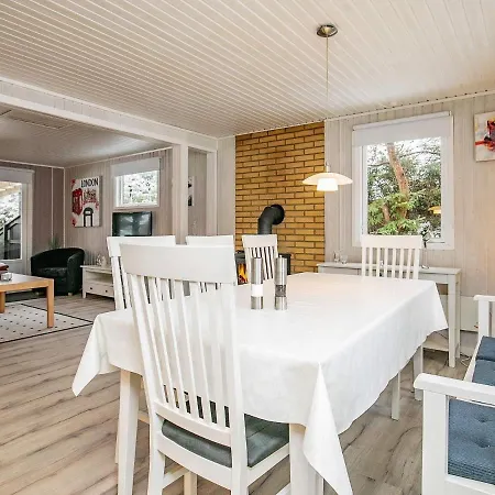 Semesterbostad Three-bedroom Holiday In 16 *