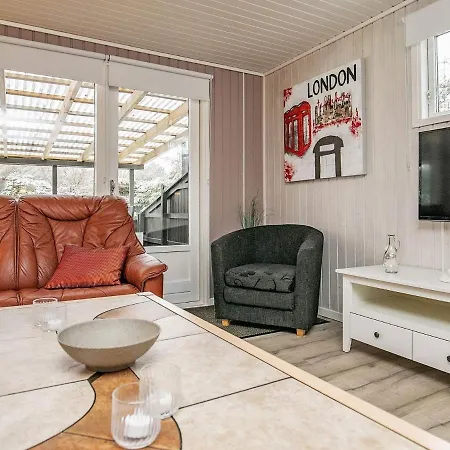 Three-bedroom Holiday In 16 Semesterbostad *