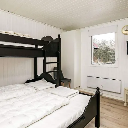 Semesterbostad Three-bedroom Holiday In 16 *