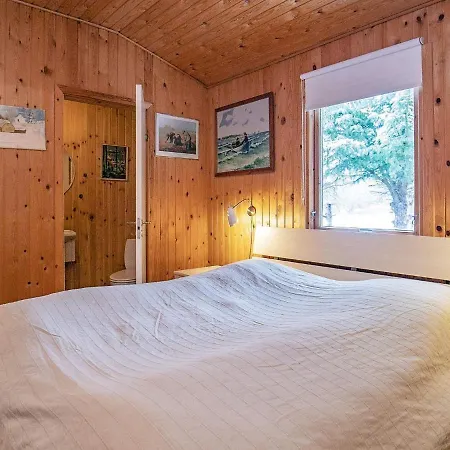 Three-bedroom Holiday In 16 *