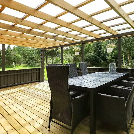 Three-bedroom Holiday In 16